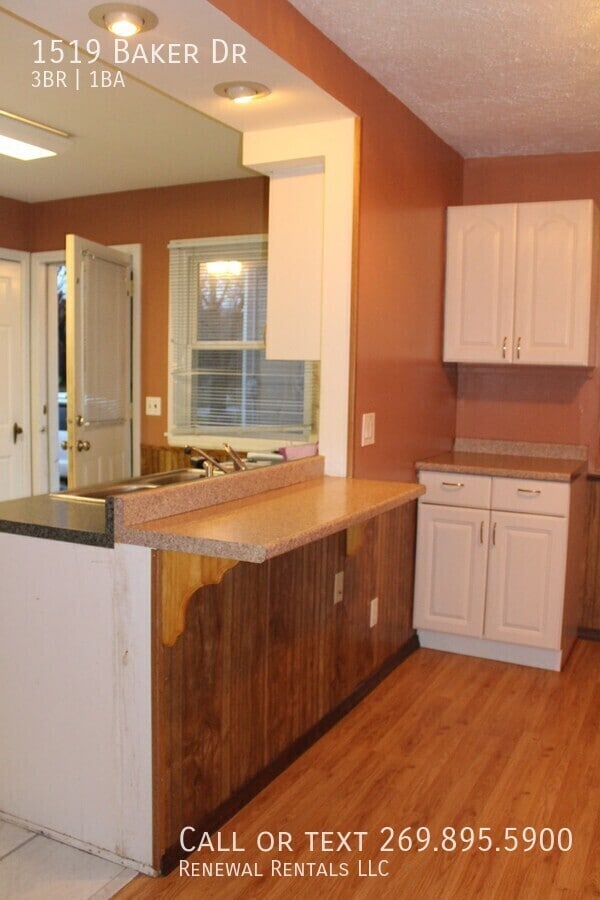 Building Photo - 1519 Baker Dr