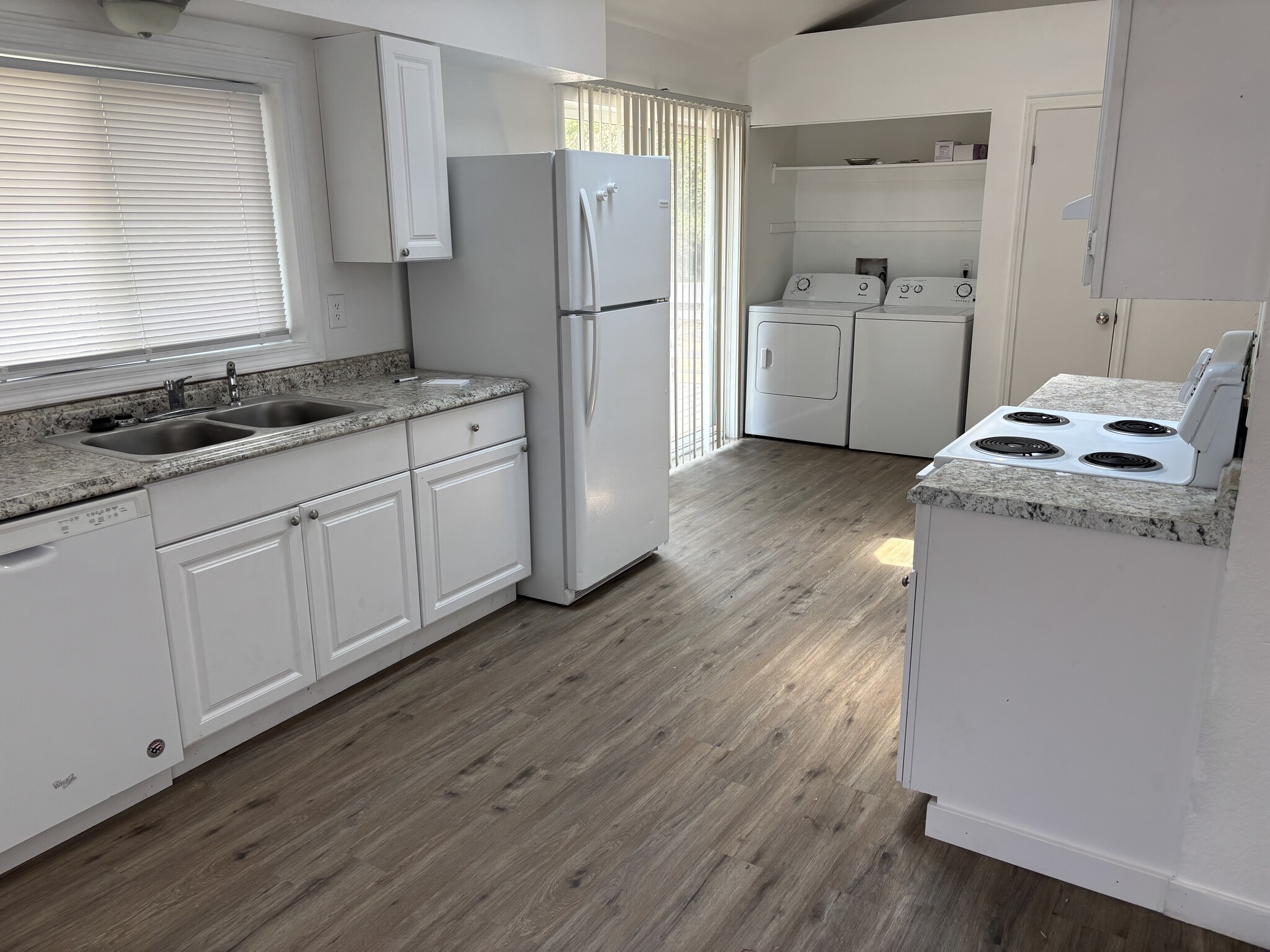Building Photo - 3033 Pinnacle Dr