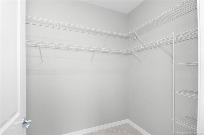 Building Photo - 10550 SW Captiva Dr