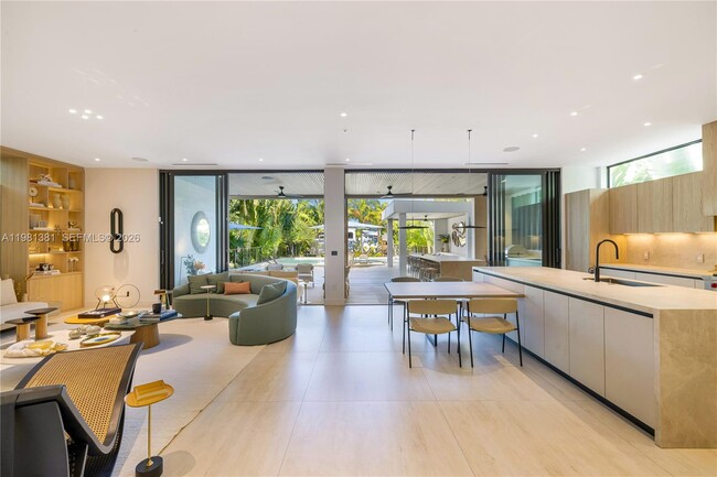 Building Photo - 707 NE 77th St