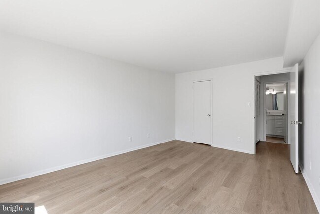 Building Photo - 4620 N Park Ave