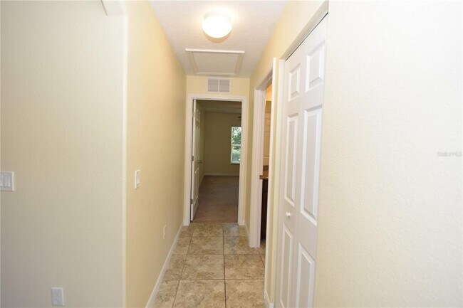 Building Photo - 56 Pin Oak Dr