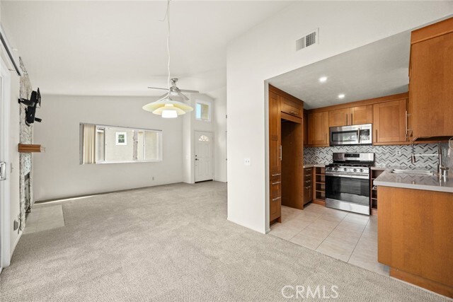 Building Photo - 549 Springbrook N