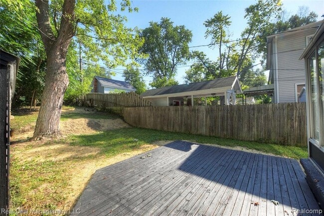 Building Photo - 110 W Tennyson Ave