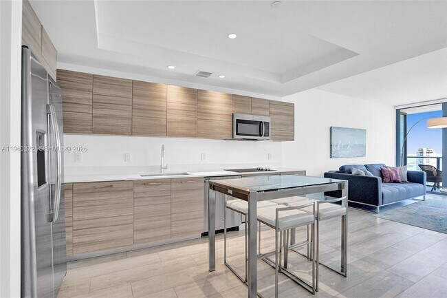 Building Photo - 121 NE 34th St