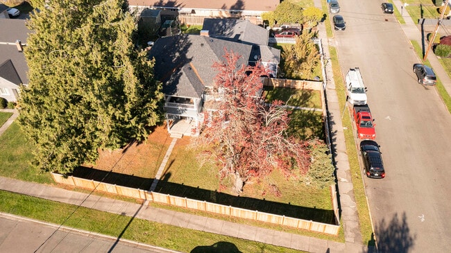 Building Photo - 705 4th Ave SW