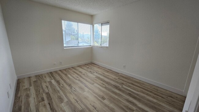 Building Photo - Yorba Linda 2 Bed Townhouse for Lease - Newly Remodeled