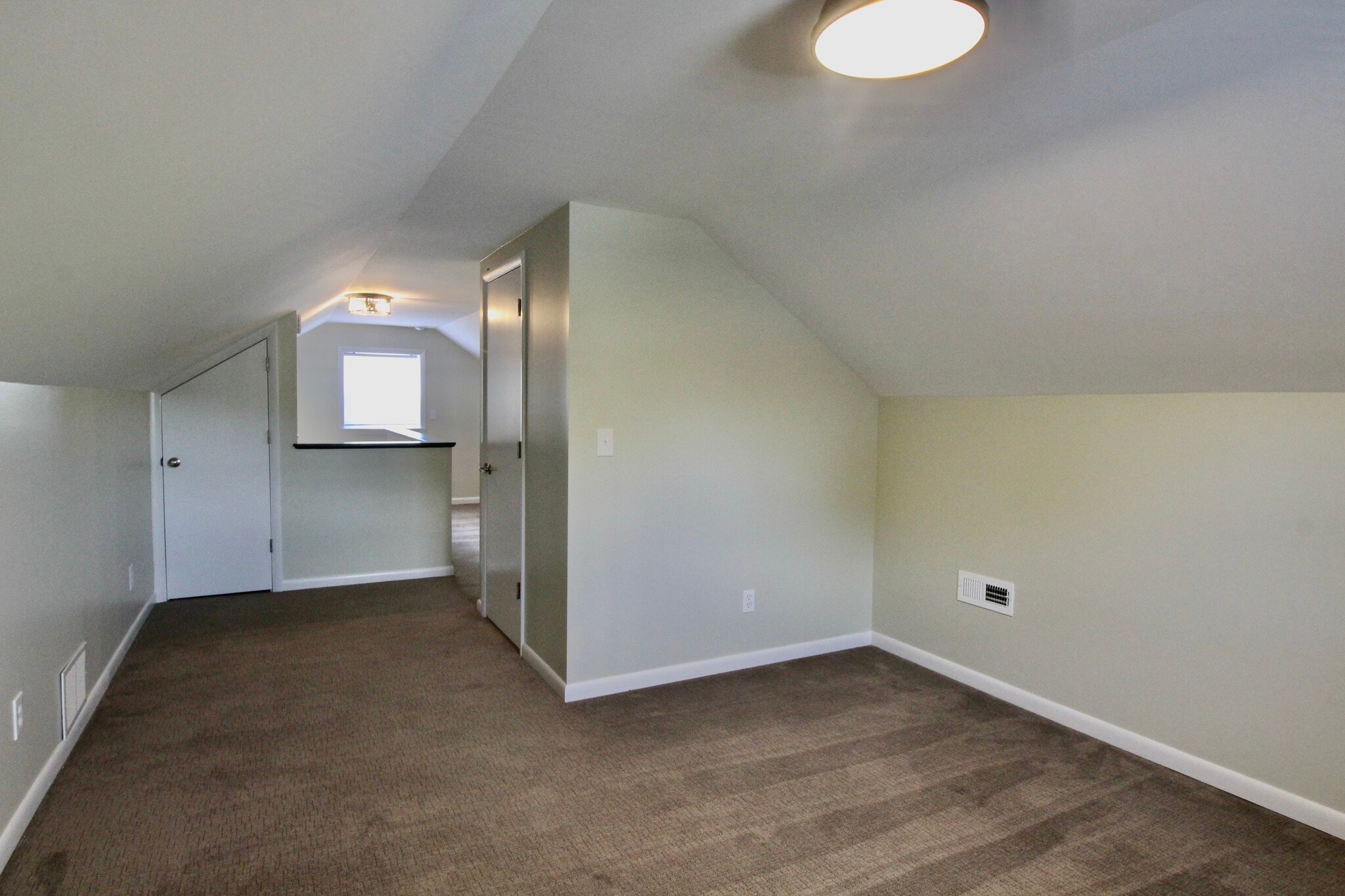 Building Photo - 3893 Mantell Ave