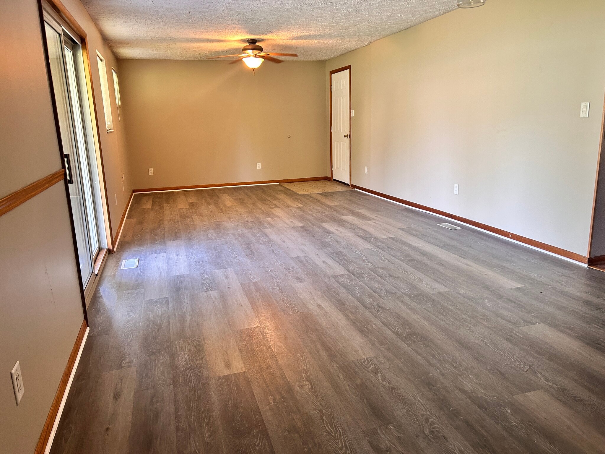 Family Room - 916 Hile Ln