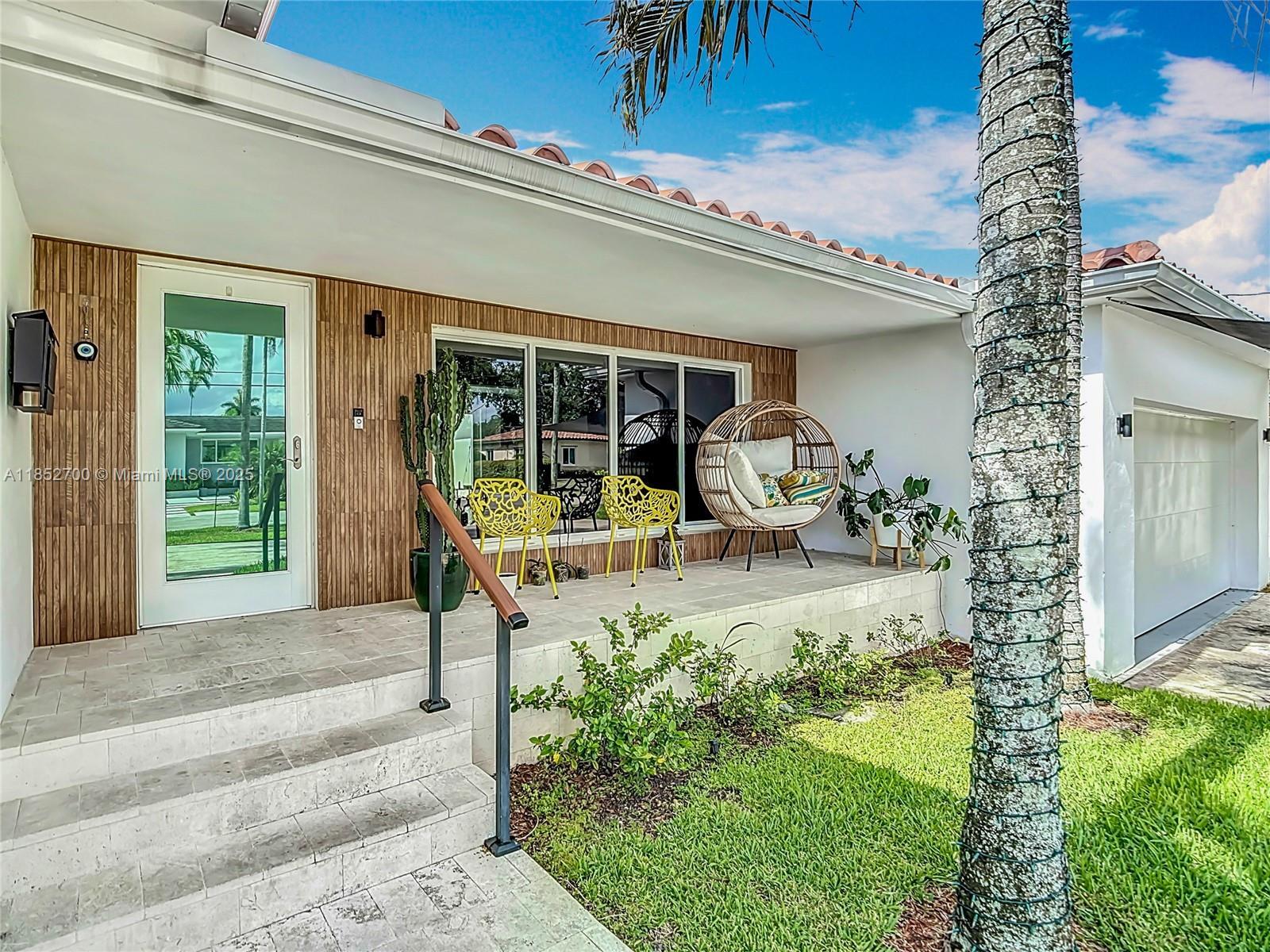 Building Photo - 1080 NE 104th St