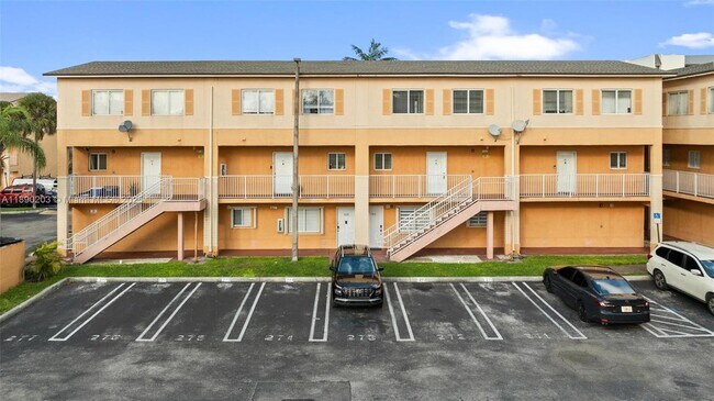 Building Photo - 6255 SW Kendale Lakes Cir