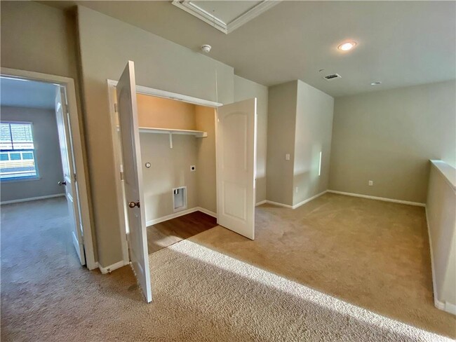 Building Photo - 516 E Slaughter Ln