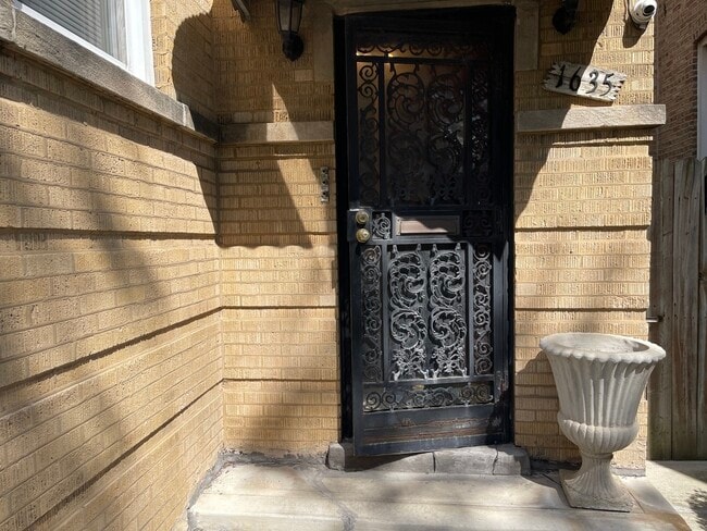 Building Photo - 1635 N Central Ave