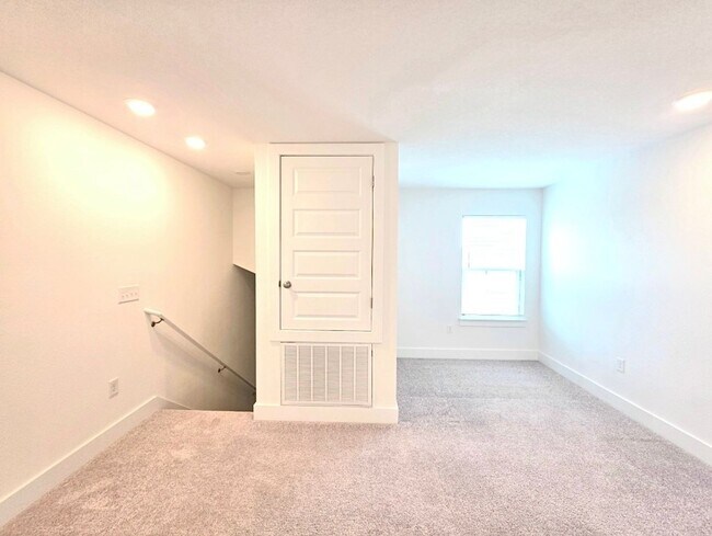 Building Photo - Spacious 2 Story Home - Saddle Ridge