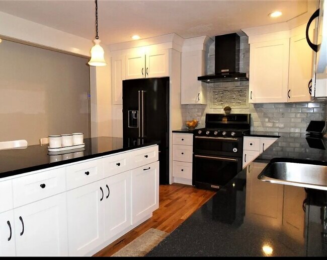 Building Photo - 51 Pierce Rd