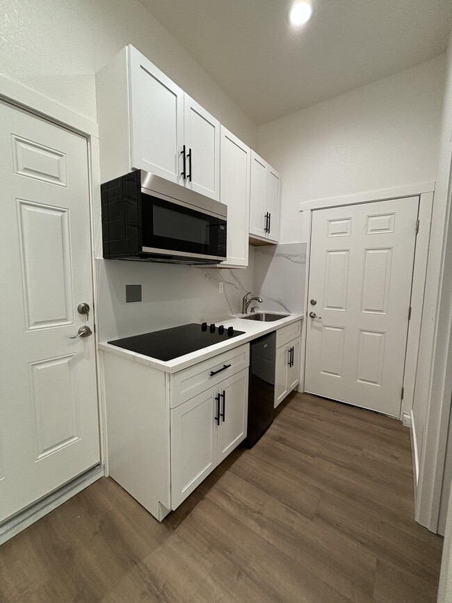 Kitchen - 9120 Bridalveil Cir