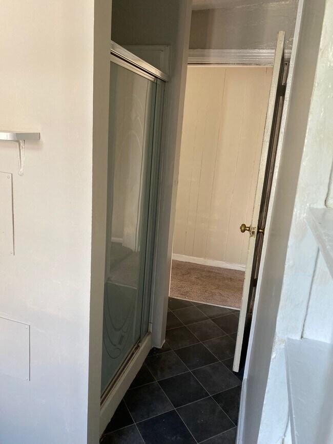 Building Photo - 351 W North St