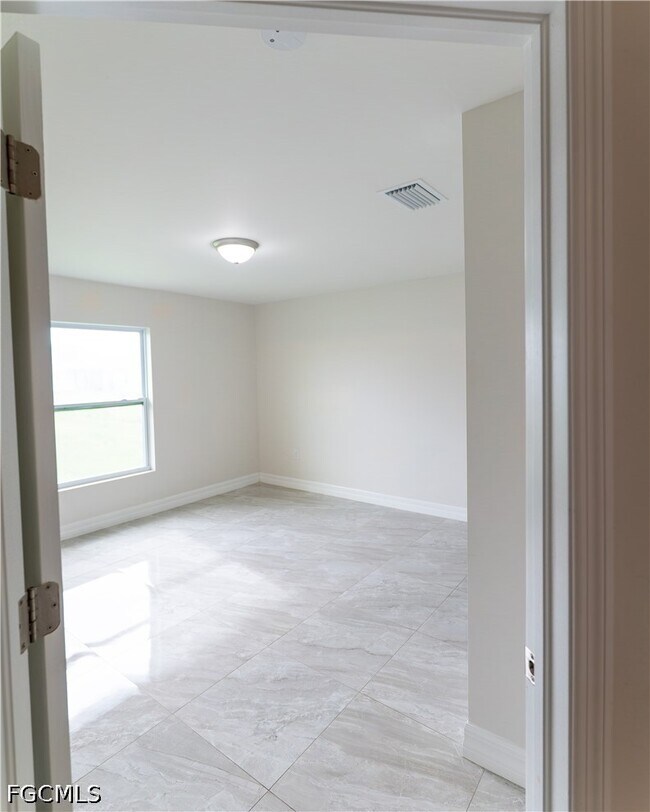 Building Photo - 941 Jaguar Blvd
