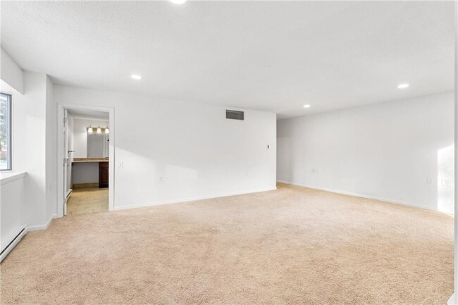 Building Photo - 30 Argyle Ave