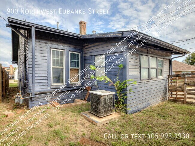 Building Photo - 900 NW Eubanks St
