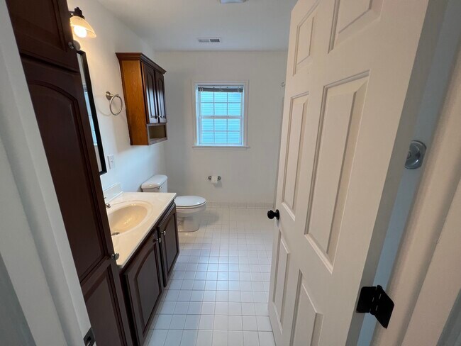 Building Photo - 43 Carlsbad Dr