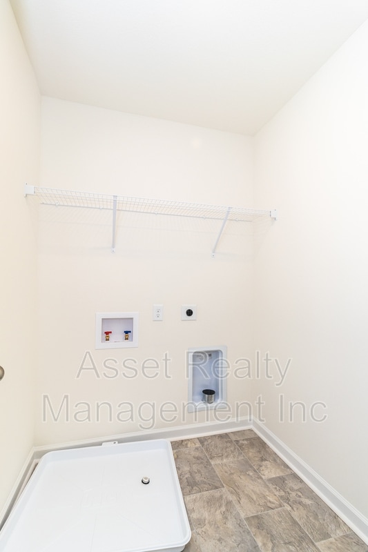 Building Photo - 329 Aspen Dr