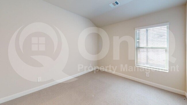 Building Photo - 613 Huntley Dr