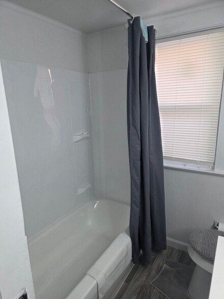 Building Photo - 650 E 130th St