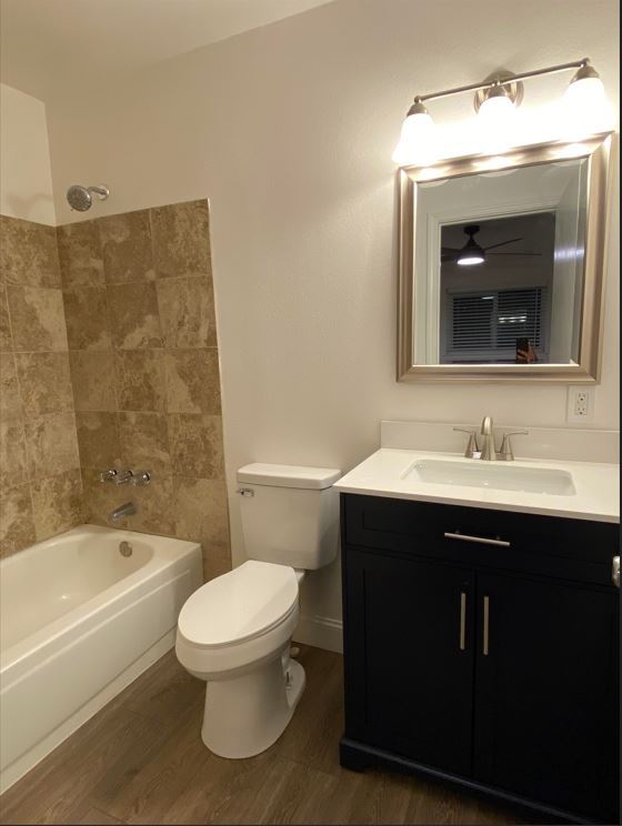 Building Photo - 1009 E Alexander Ave