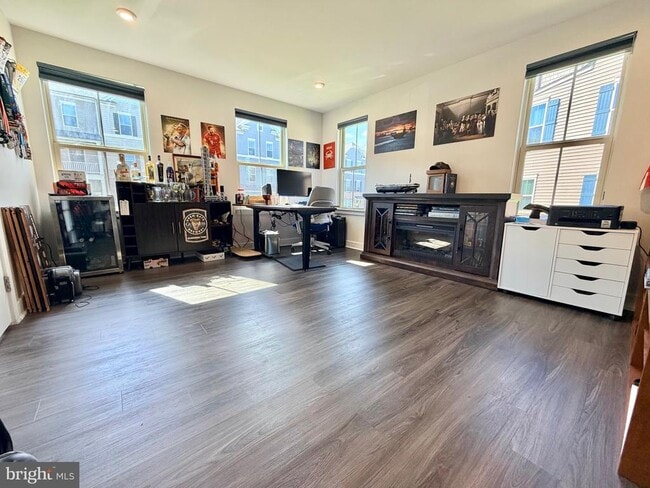 Building Photo - 8627 Satinwood Dr