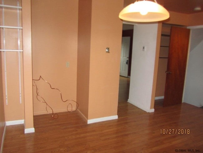 Building Photo - 125 Mt Hope Dr