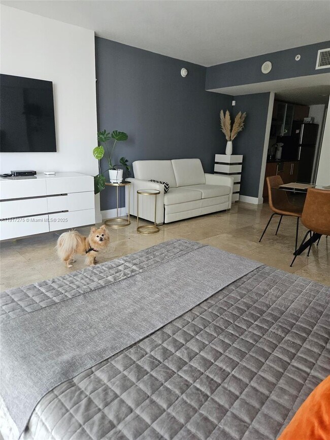 Building Photo - 1750 N Bayshore Dr