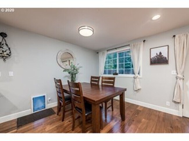 Building Photo - Stunning 5 bedroom home in desirable SW PDX now available for long term lease!