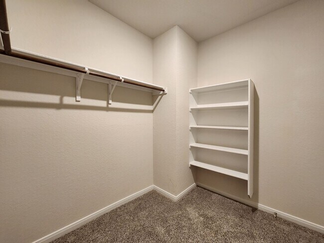 Building Photo - Large 4 Bedroom House in Meyers Landing / Fridge Included / Cute Front Porch / Yard/ CISD