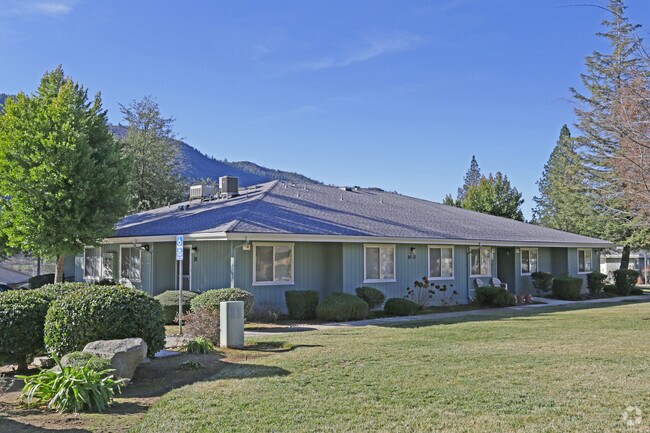 Building Photo - Oak Terrace Apartments