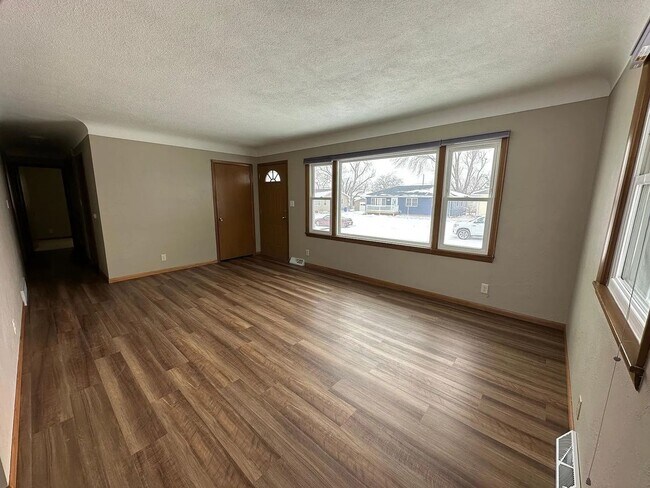 Building Photo - 1632 47th St NE