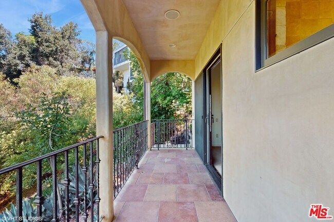 Building Photo - 3311 Deronda Dr
