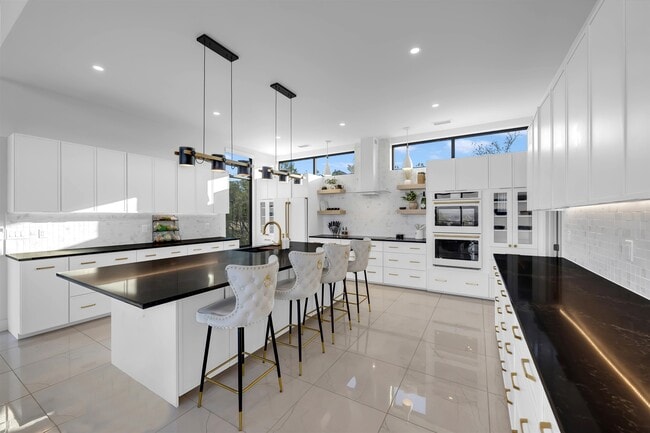 Building Photo - 207 Kites Ct