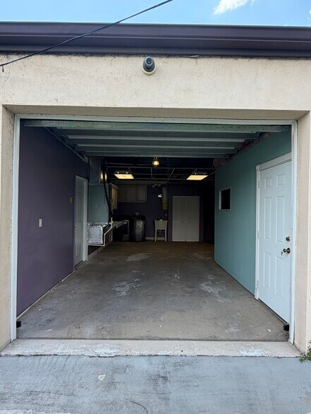 Building Photo - 2020 Laurel Ln