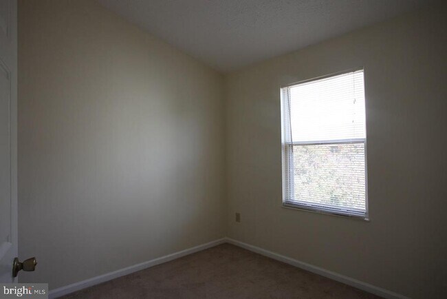 Building Photo - 408 Fleece Flower Dr