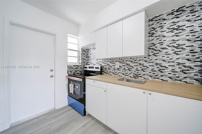 Building Photo - 6733 NW 2nd Ct