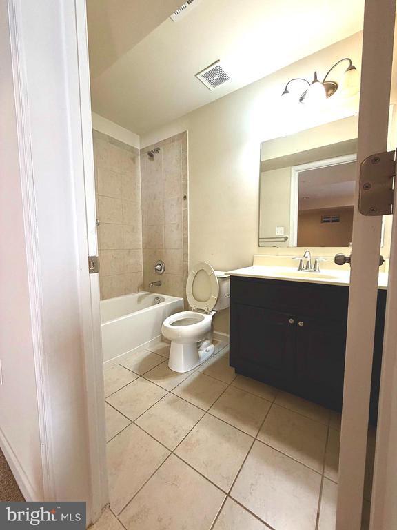Building Photo - 3010 Winterbourne Dr