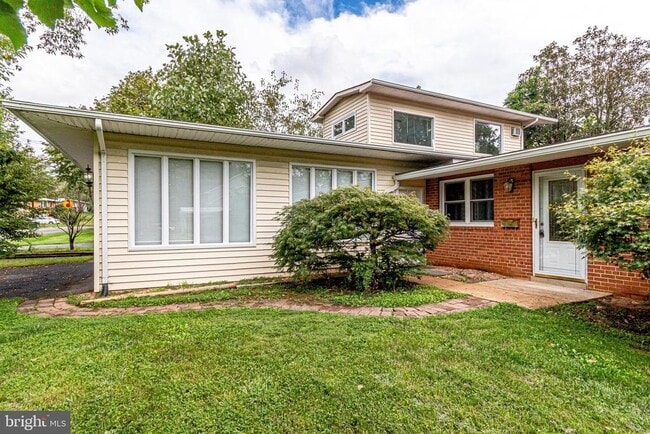 Building Photo - 6525 Byrnes Dr