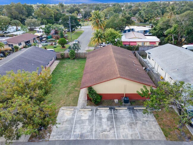 Building Photo - 2610 Riverland Dr