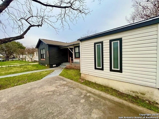 Building Photo - 1110 Clower-