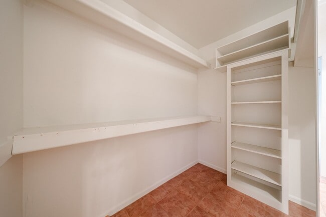 Building Photo - Scottsdale Country Club Living!