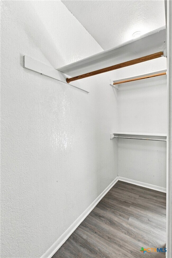 Building Photo - 3410 Victoria Cir