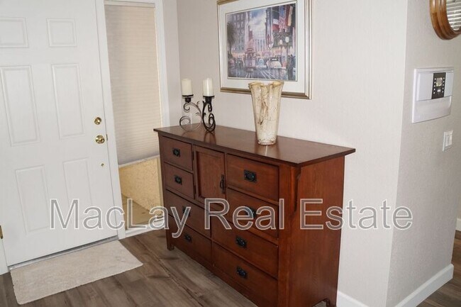 Building Photo - 9753 E Holiday Way