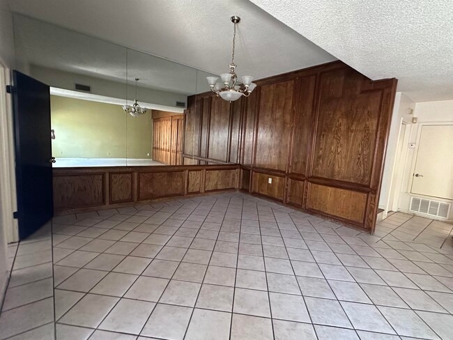 Building Photo - 106 Martingale