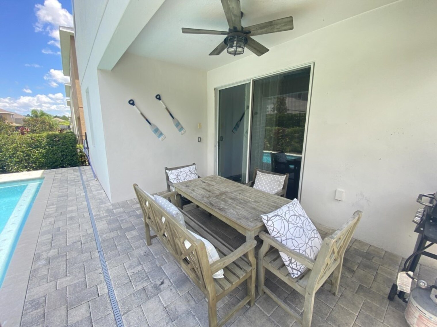 Building Photo - 350 Lasso Dr